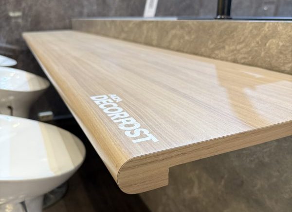 top-table-aica-decorpost